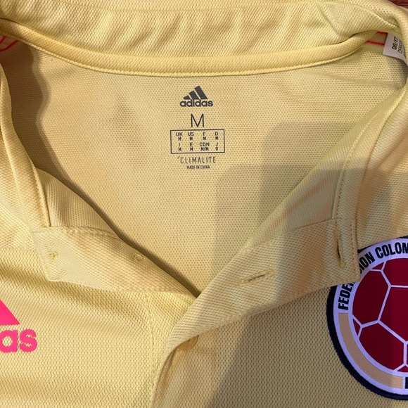 Colombian jersey , size medium, color yellow represent country - Picture 2 of 4